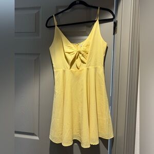 Yellow cut out dress!!⭐️🌻
